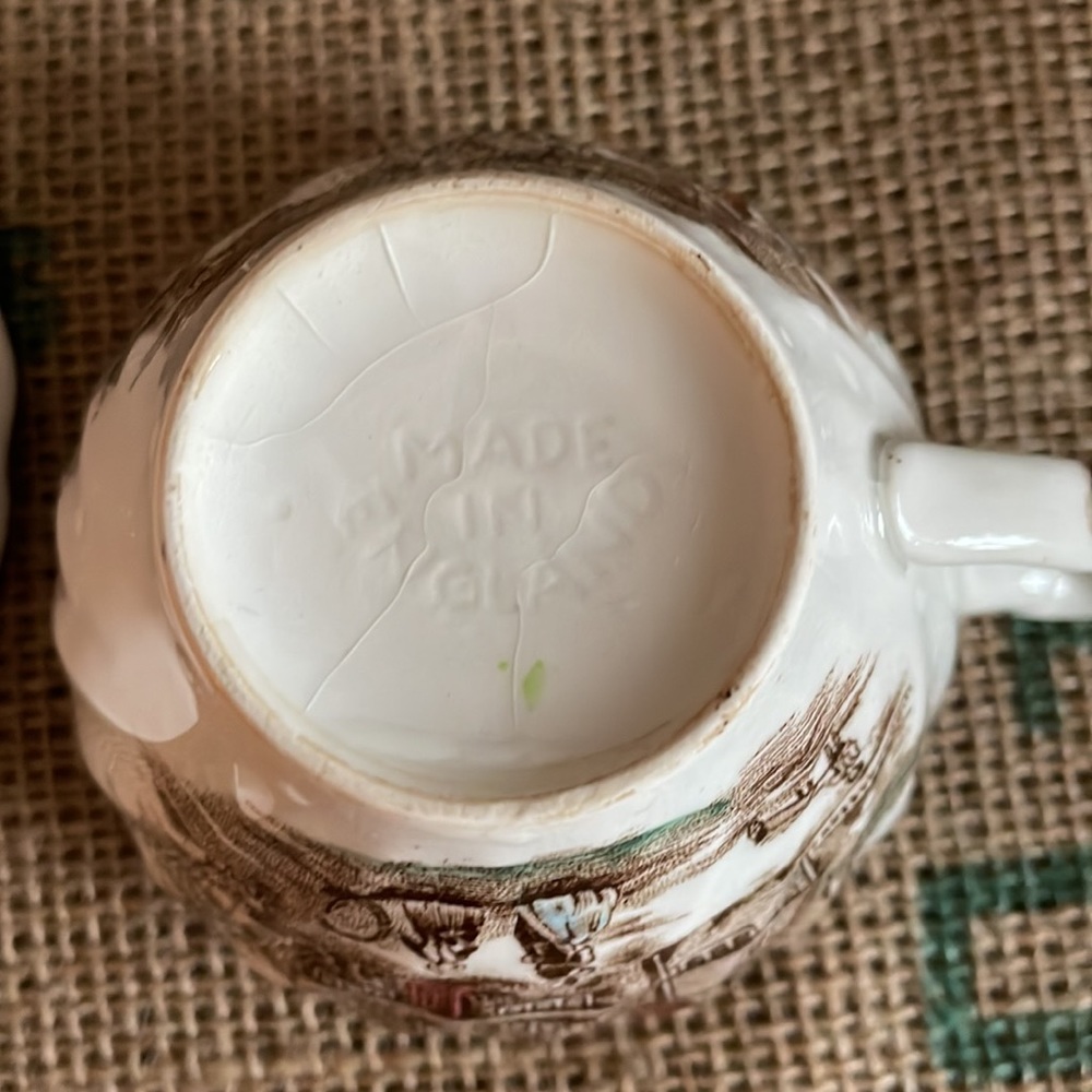 Vintage Heritage Hall Colonial Overhang Teacup & Saucer - Picture 6 of 6